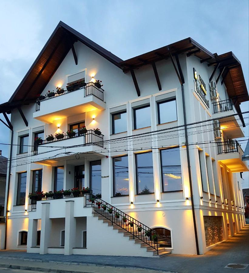 Hotel Buchenland Gura Humorului Luaran gambar