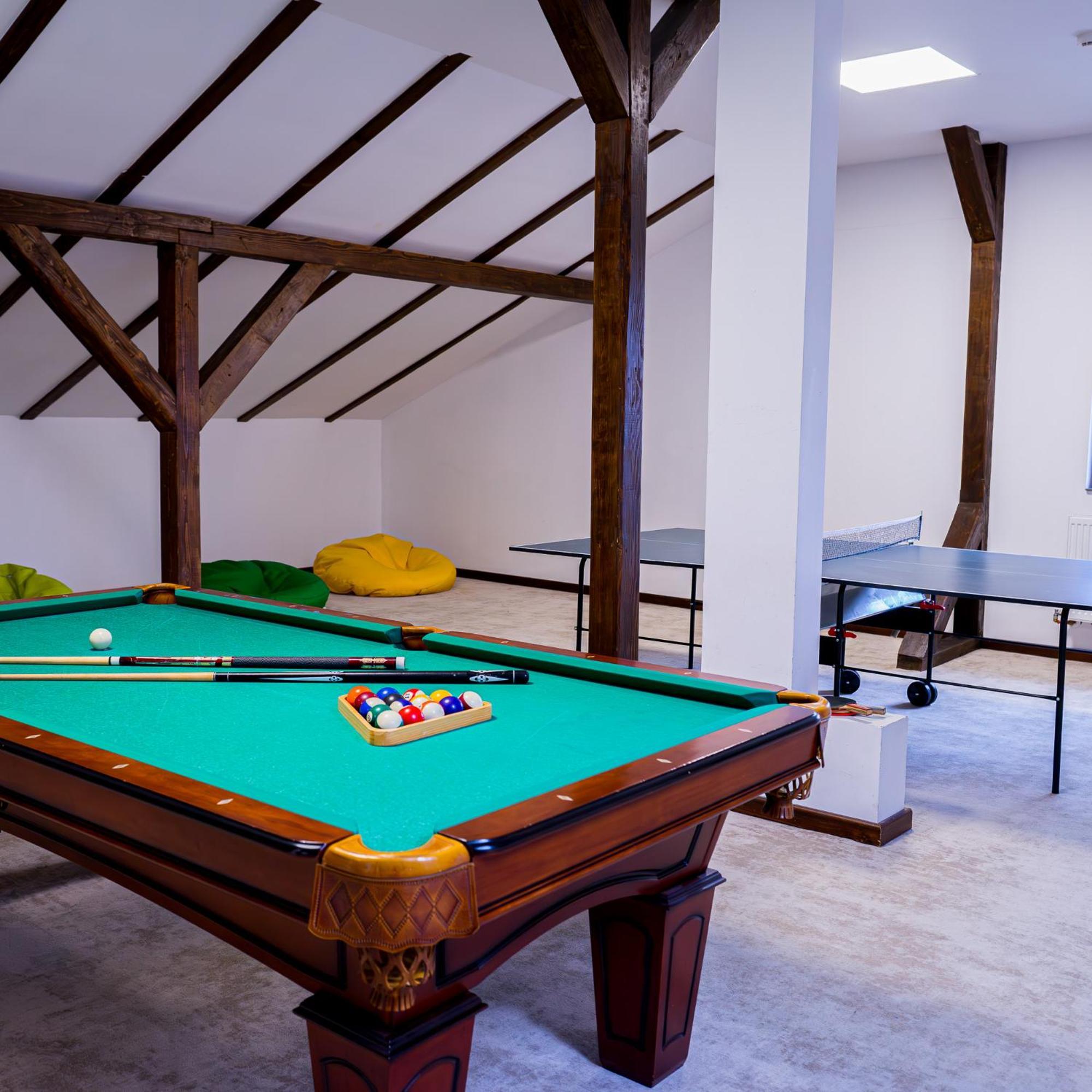 Hotel Buchenland Gura Humorului Luaran gambar