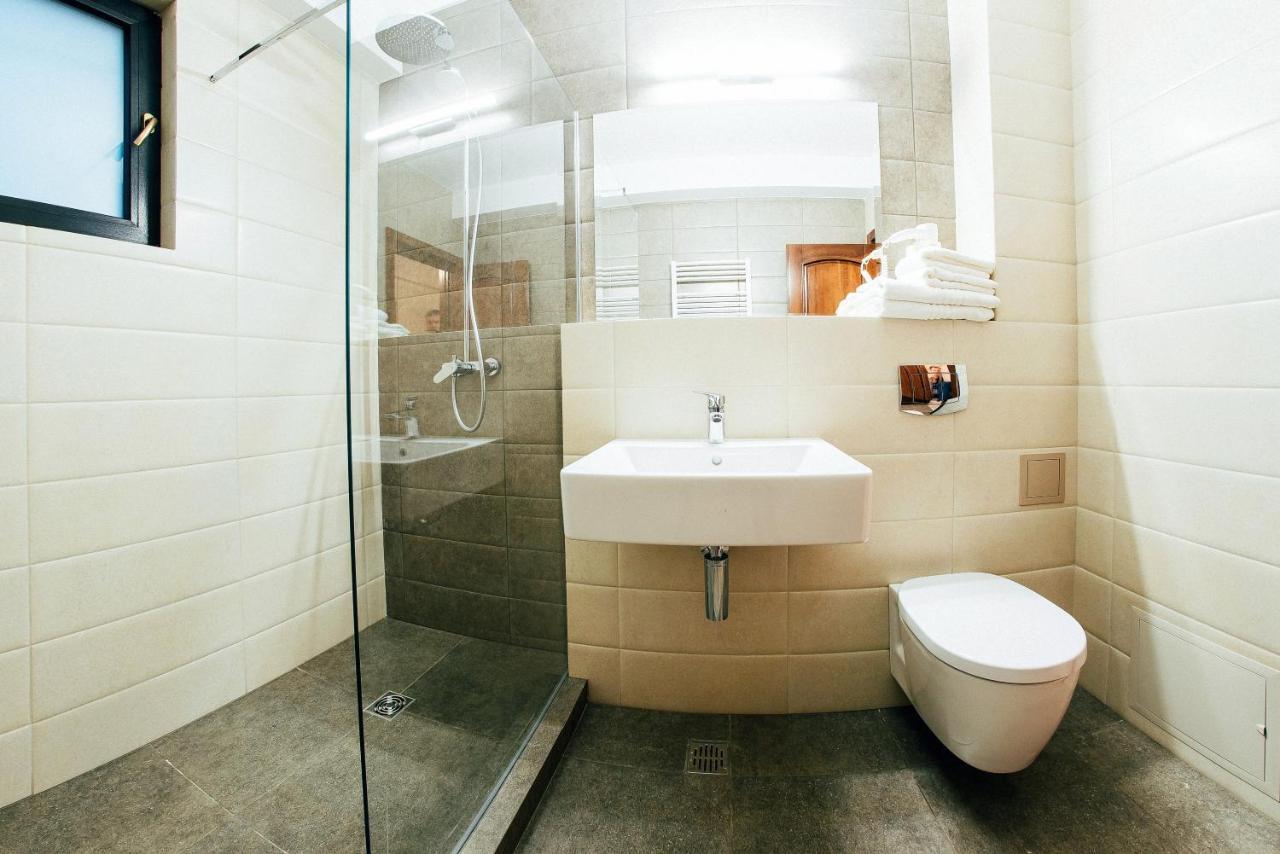 Hotel Buchenland Gura Humorului Luaran gambar
